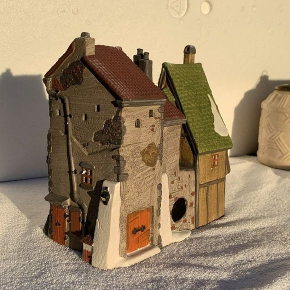 Dept 56 Fagin's Hide-A-Way Dickens Village Lighted Christmas Building - 1991 - Picture 9 of 12